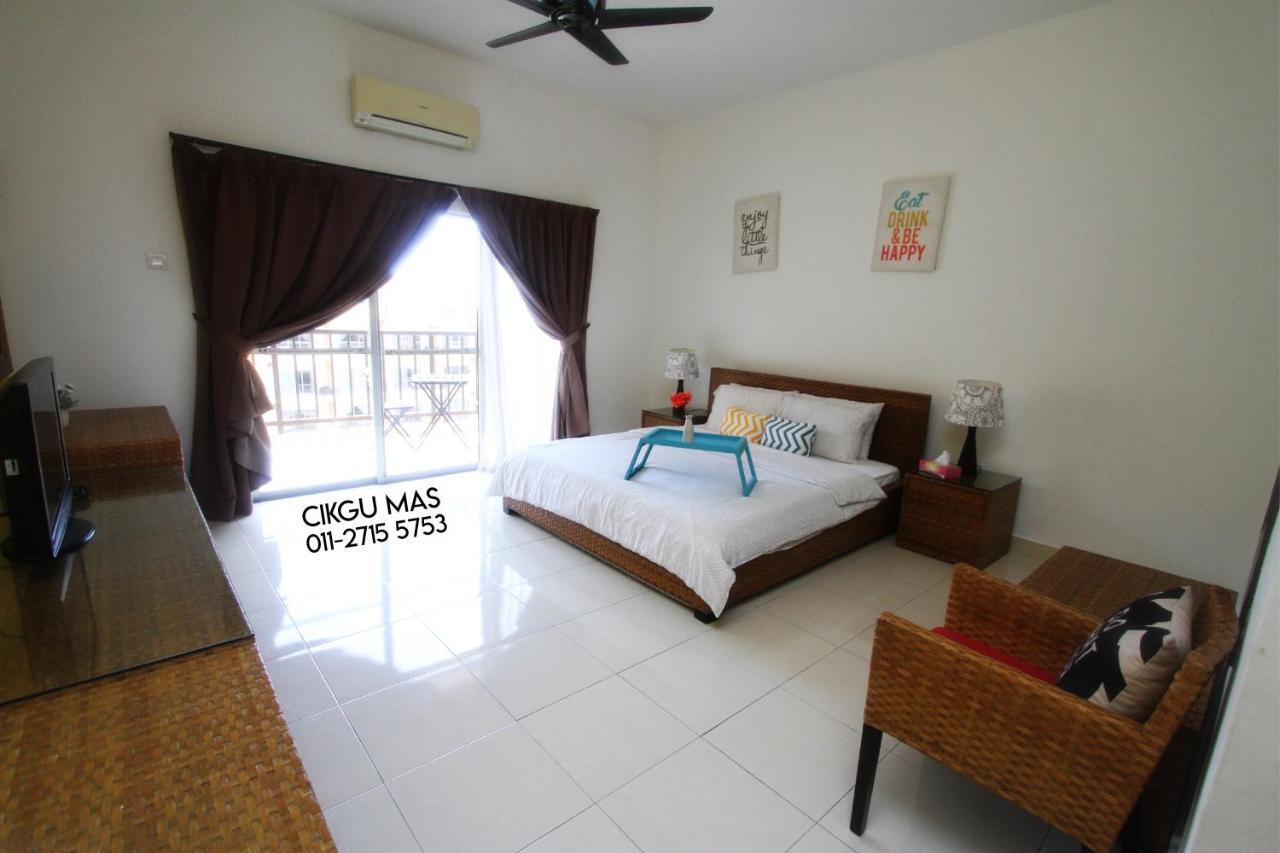 Gold Coast Morib By 369 Kampong Tanjong Pechah