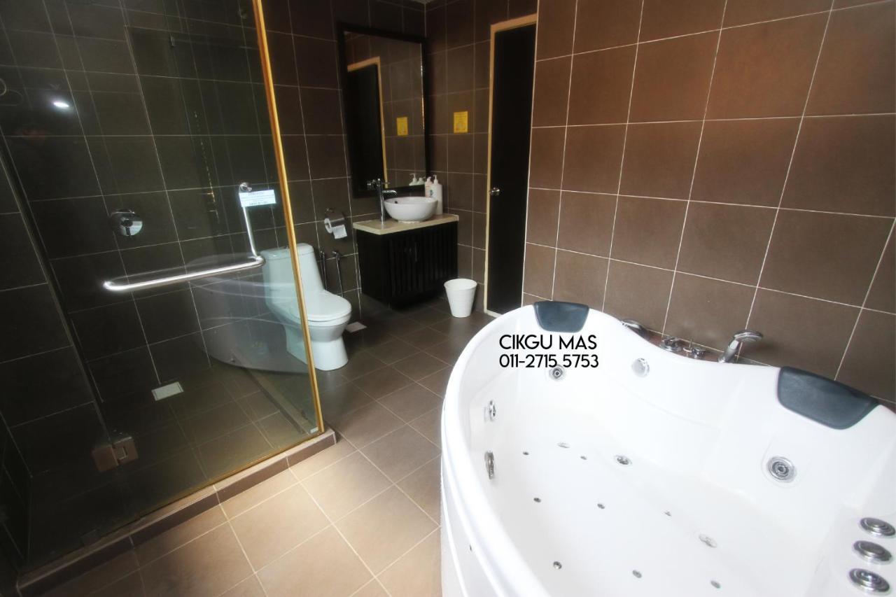 Gold Coast Morib By 369 Kampong Tanjong Pechah
