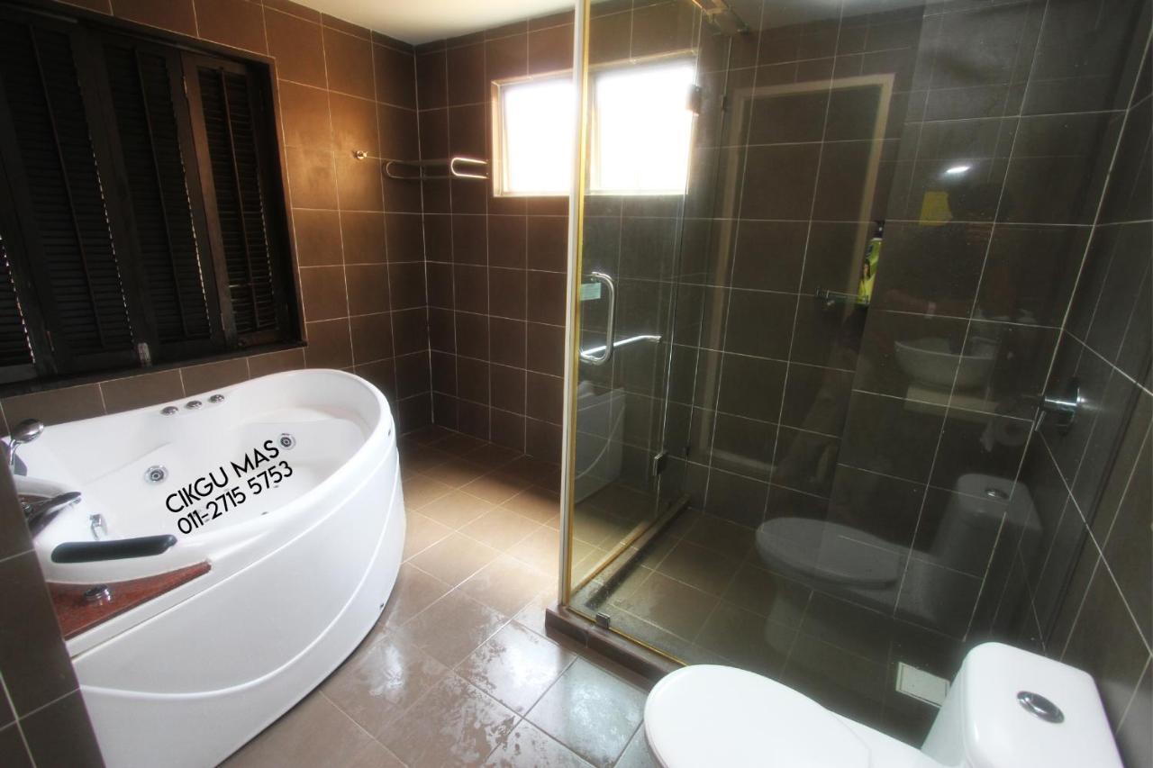 Gold Coast Morib By 369 Kampong Tanjong Pechah